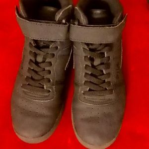 The Brand is Fila the size is boy's 5 in the US and the color is Mat Black.